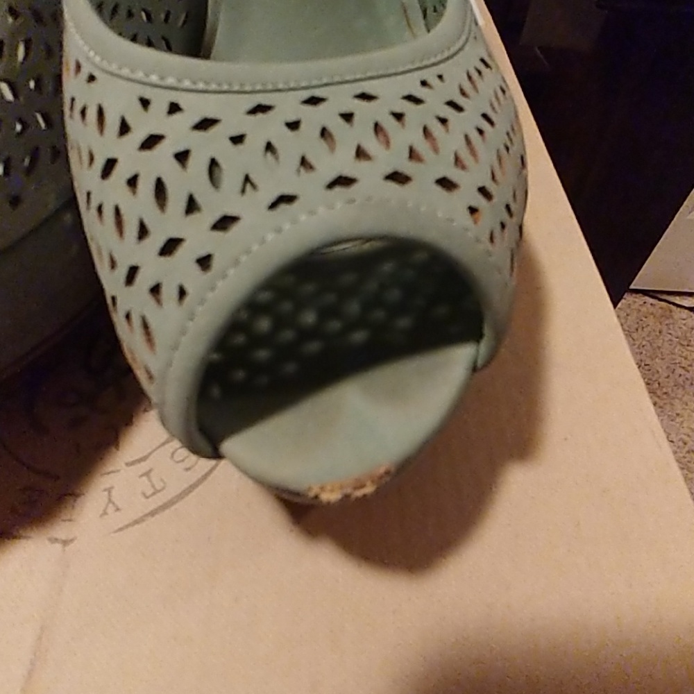 High Heels - Picture 2 of 4